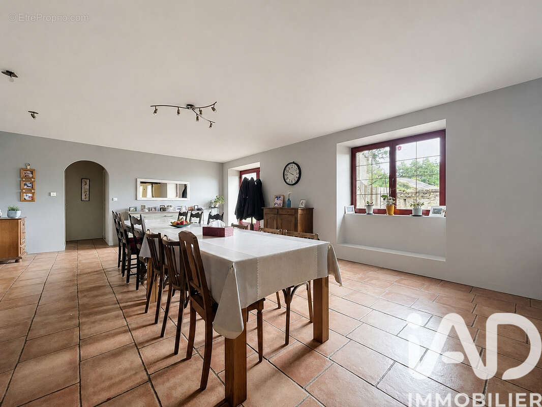 Maison 200 m² à Saint-Martin-Des-Pres  - photo 3