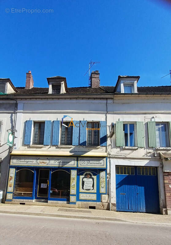 facade - Commerce à BRIENON-SUR-ARMANCON