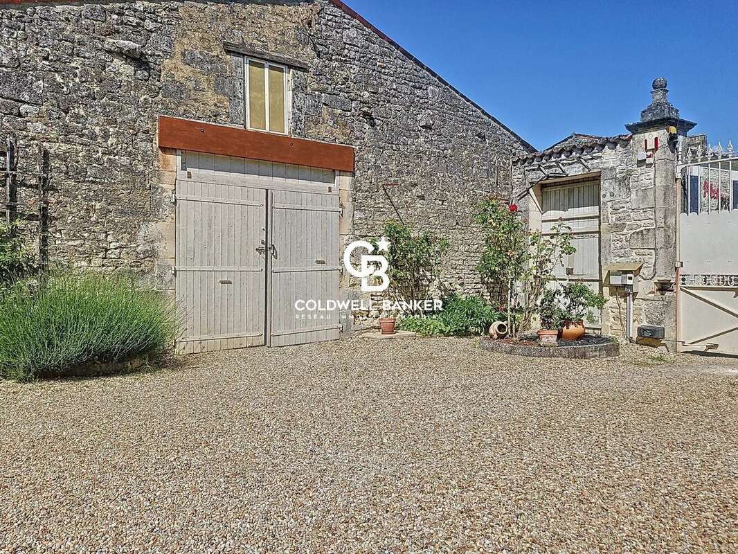 Maison à SAINT-JEAN-D&#039;ANGELY