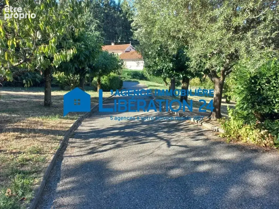 Terrain constructible de 600 m² à Rive-de-Gier - photo 4