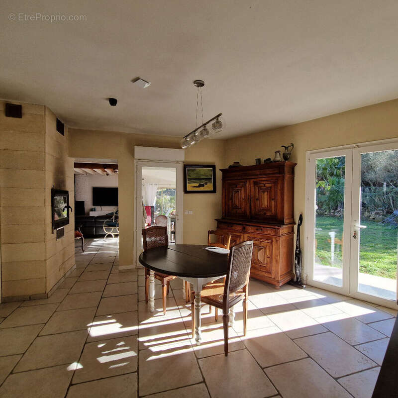 Golfe de St-Tropez villa récente 205 m2 8 pièces, 5 chambres dont 3 de plain-pied... - photo 6