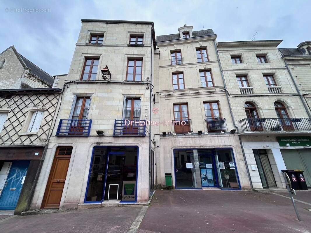 Appartement 300 m² à Loudun  - photo 1