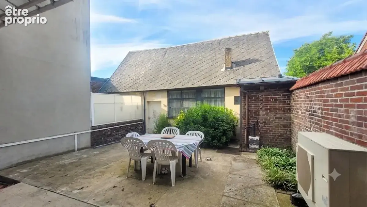 BEAUVAIS – Maison de caractère en briques avec jardin et 30 m² aménageables - photo 2