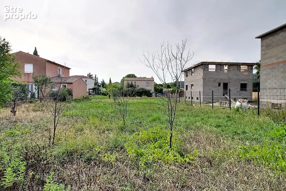 A VENDRE en EXCLUSVITE - Terrain Draguignan 751m² avec 50% d'emprise au sol. - photo 2