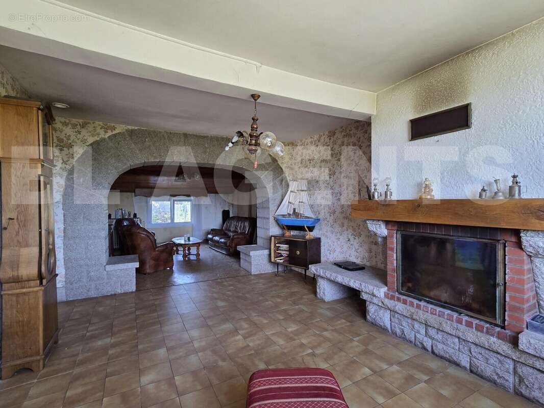 20250917_124426 - Maison à DUN-LES-PLACES