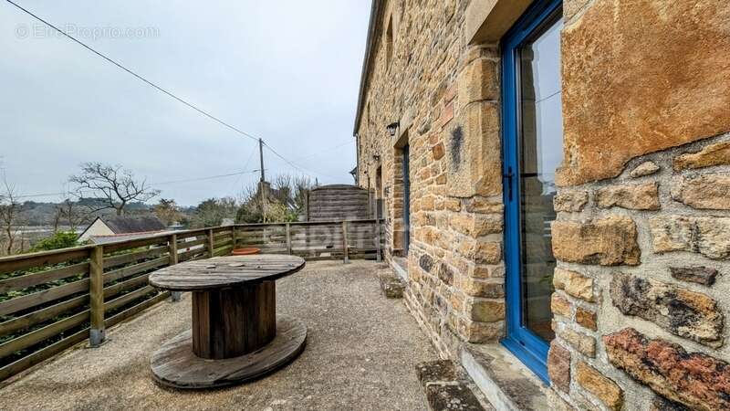 Maison à LOGONNA-DAOULAS