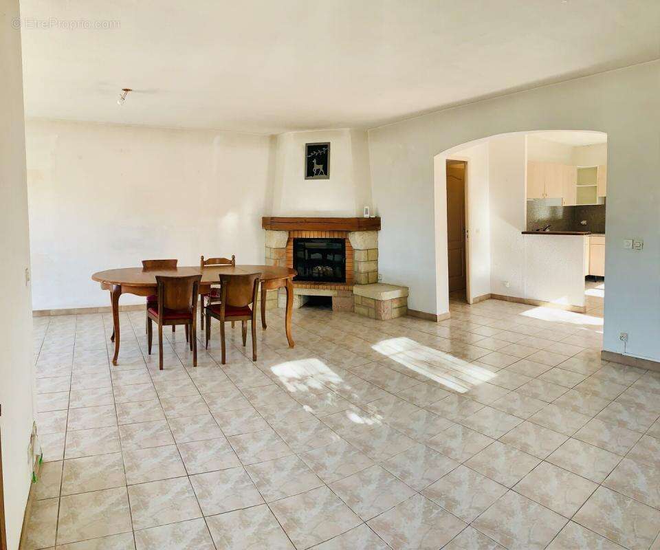 Maison à PEZILLA-LA-RIVIERE