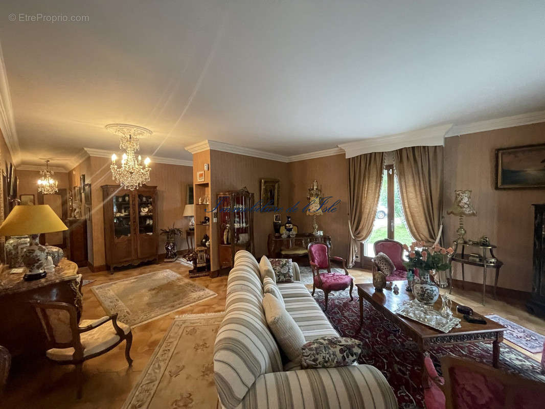 Maison à LA TOUR-BLANCHE