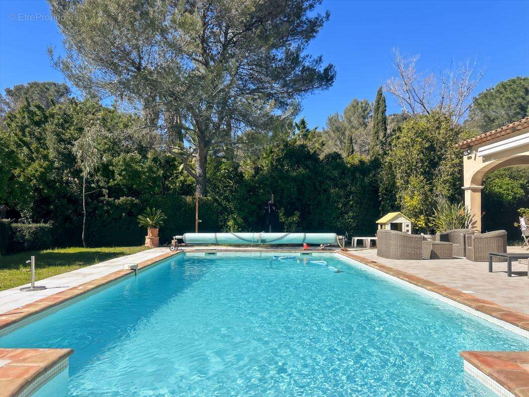 Maison à ROQUEBRUNE-SUR-ARGENS