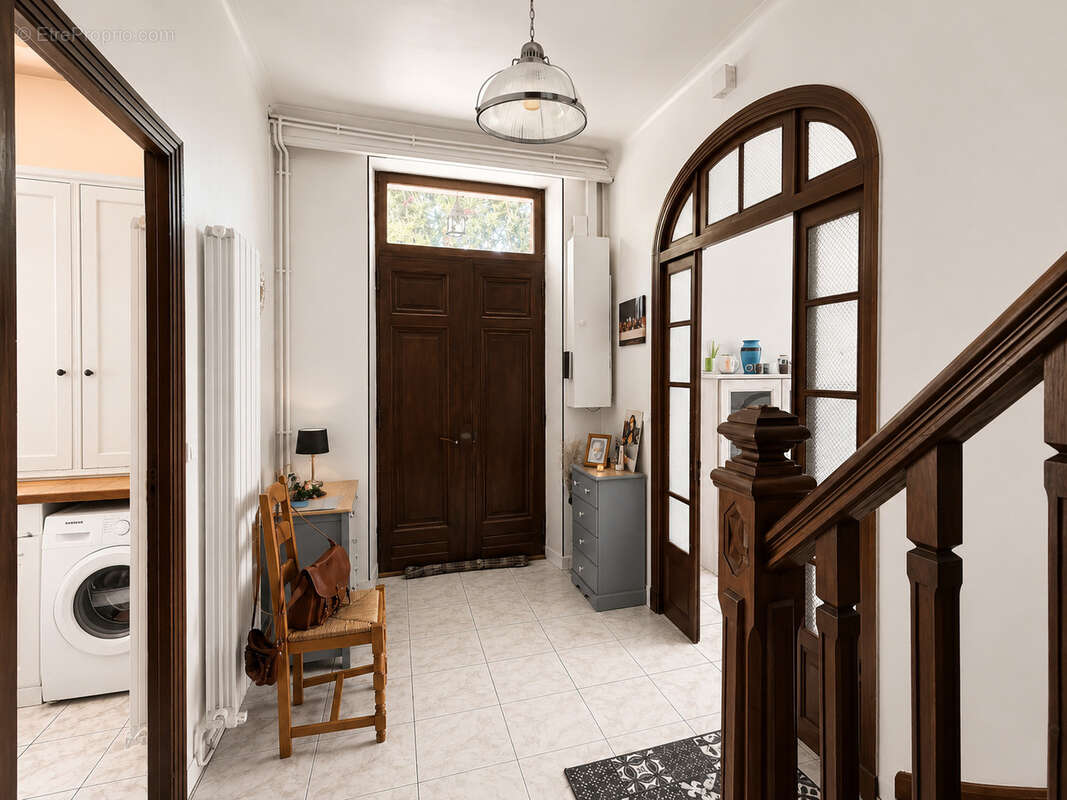 Maison 132m2 - 2 chambres - cour privative - garage - photo 3