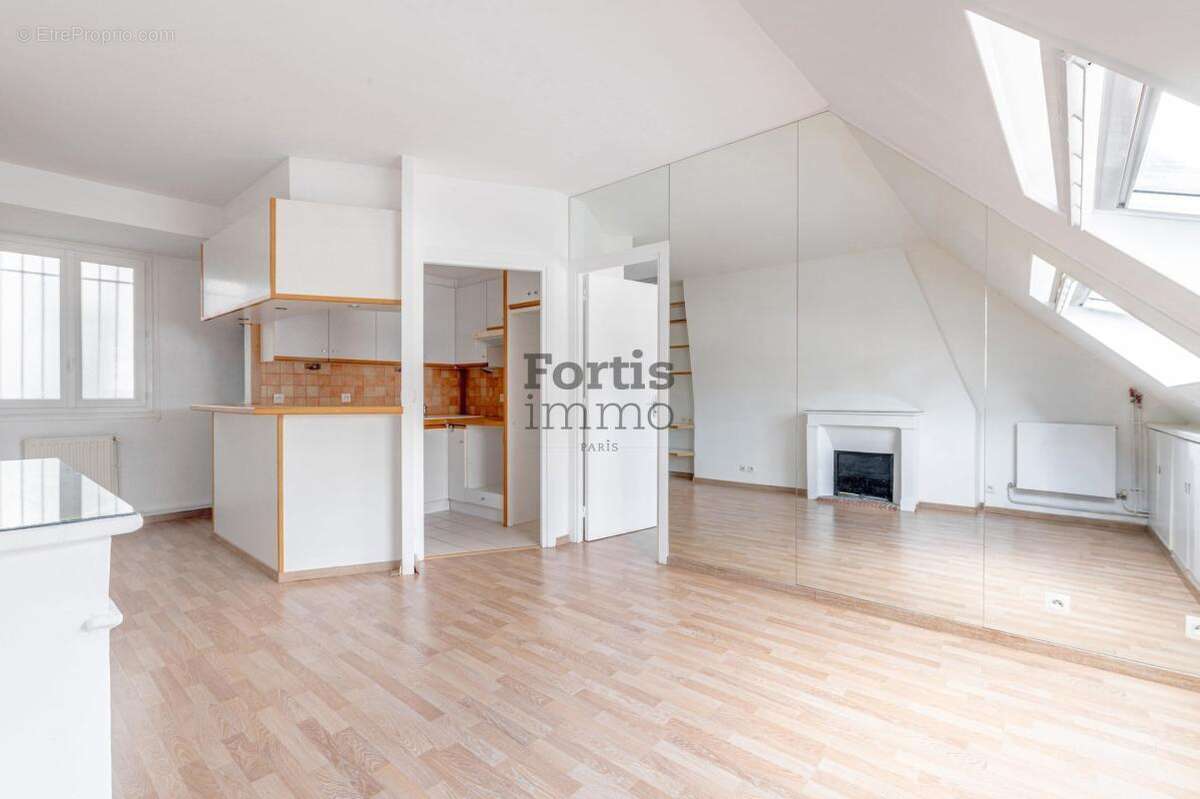 Appartement à PARIS-8E