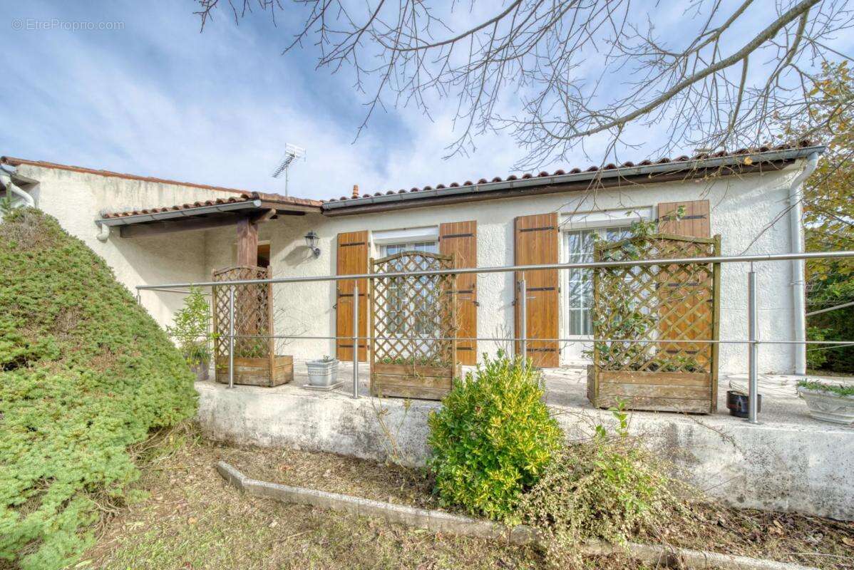Charmante maison 4 pièces avec jardin à Saintes - photo 5