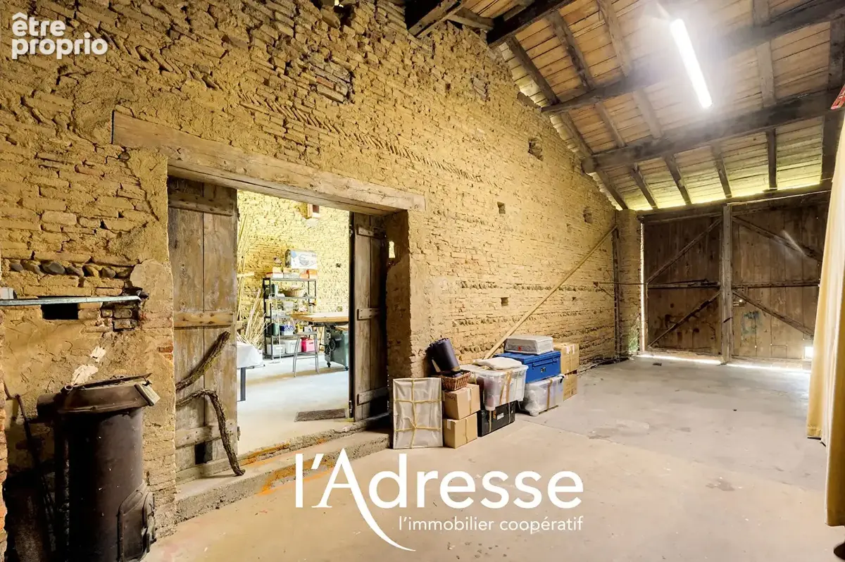 Exclusivité l'Adresse - Le BURGAUD - Maison de maître d'environ 290 m² avec parc arboré de 2 492 m², pigeonnier et dépendances - photo 16