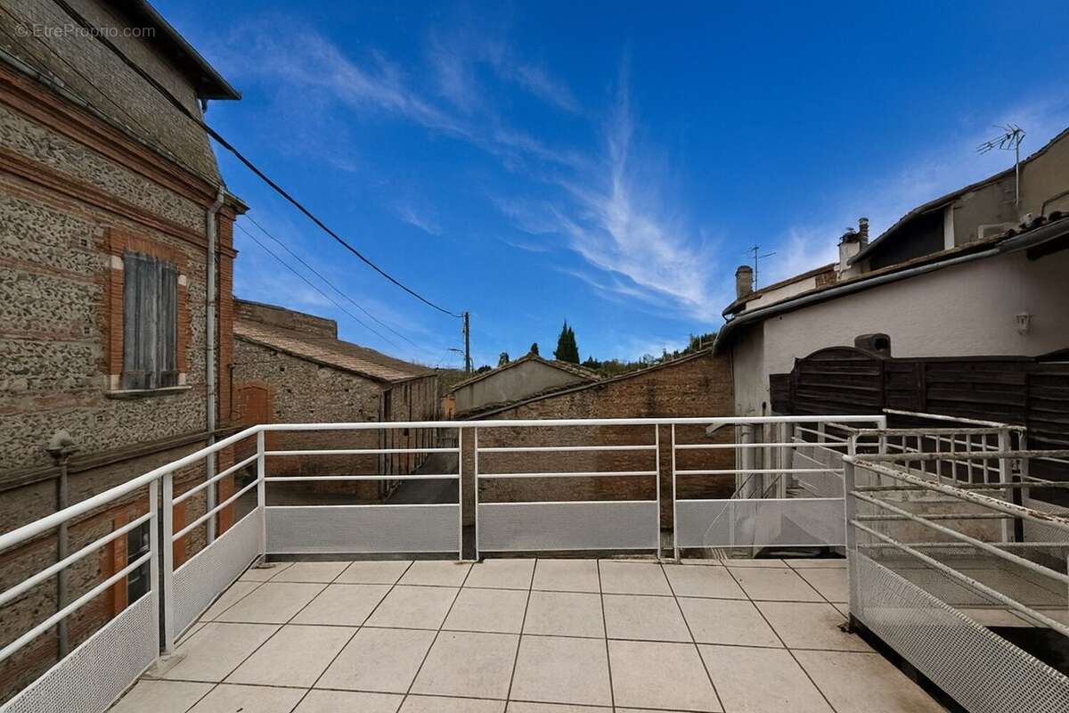 Appartement à CARBONNE