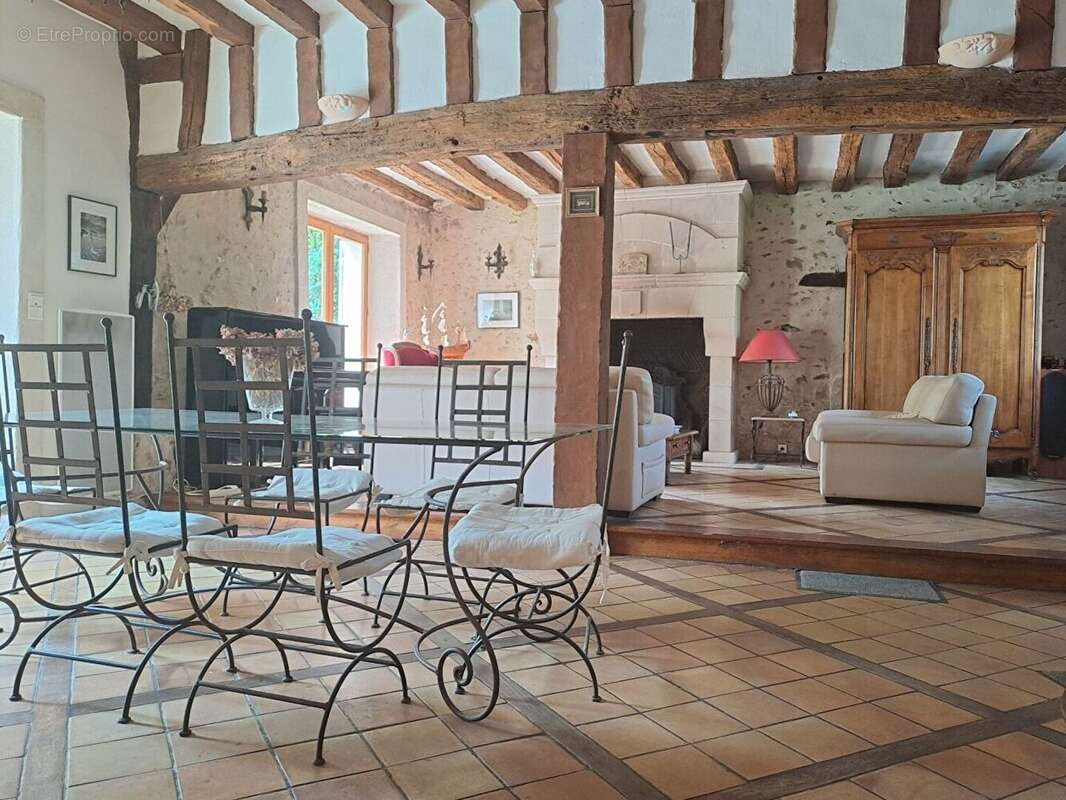 Maison à SAINT-CYR-SOUS-DOURDAN