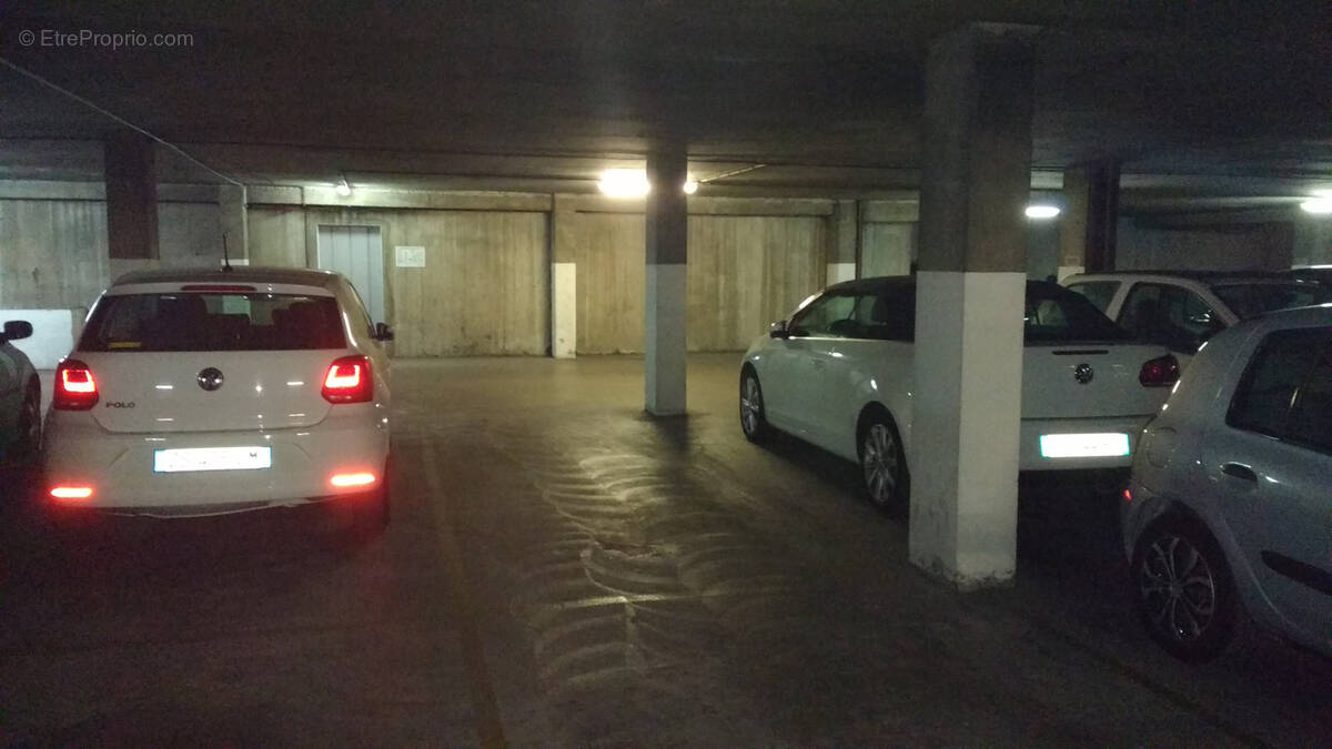 Parking à MARSEILLE-11E