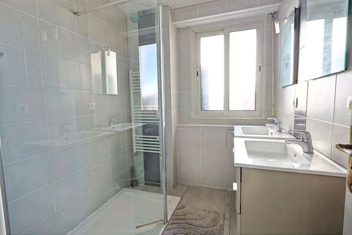 Appartement à VALLAURIS