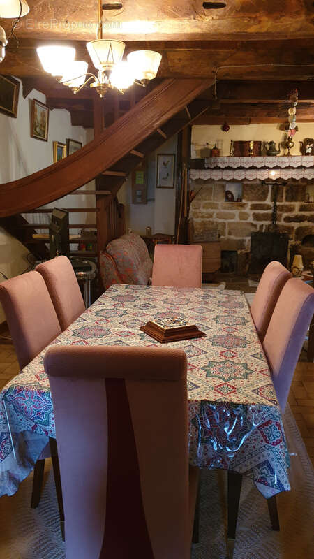 Maison à SAINT-MARTIN-LA-MEANNE