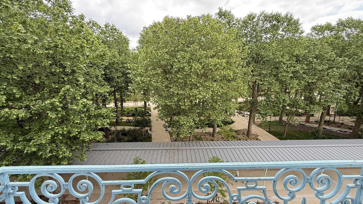 Appartement T3 face au parc des Sources avec balcon et ascenseur - photo 3