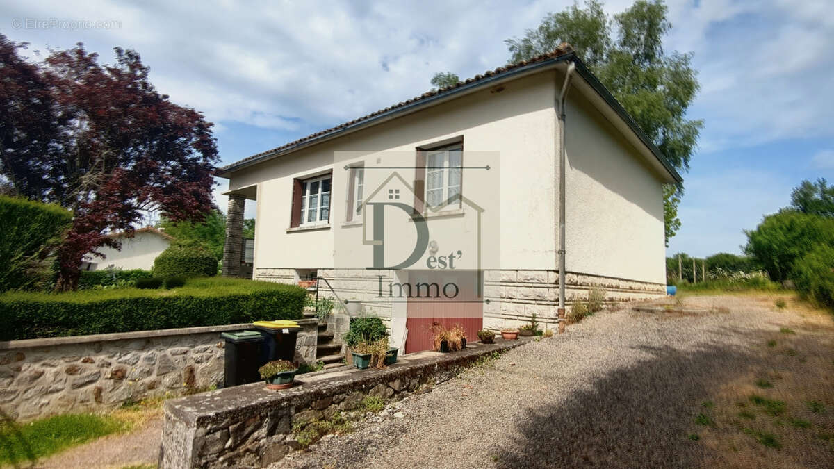 Maison à LESTERPS