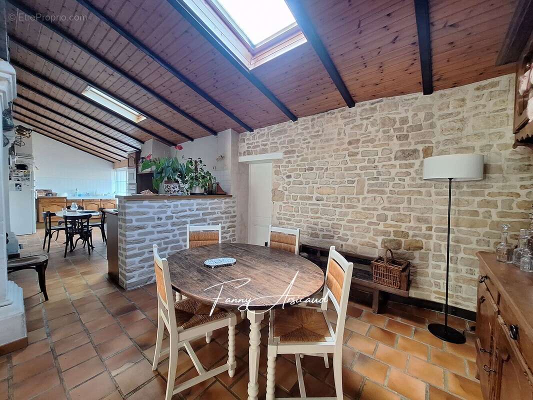 Maison à CHARRON