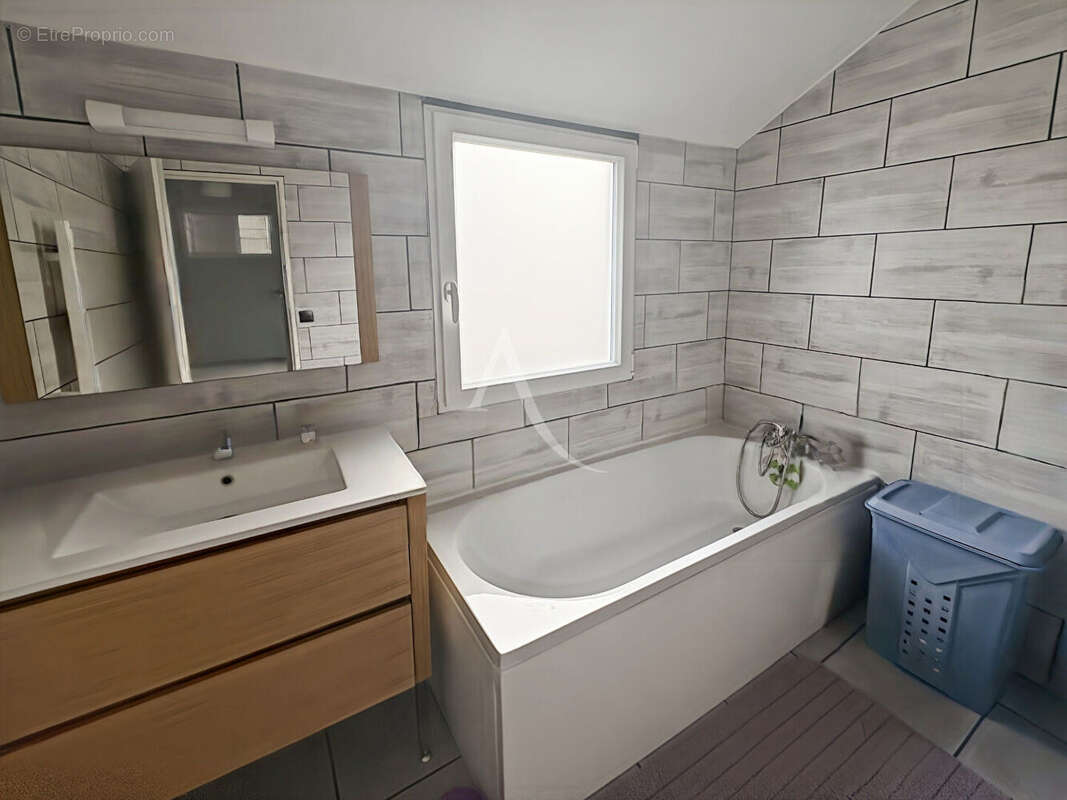 Maison à JOUY-LE-MOUTIER