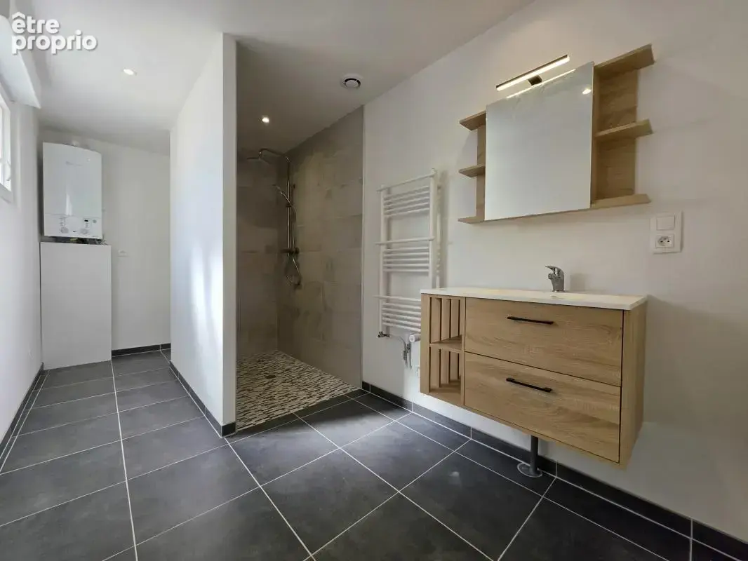 Maison mitoyenne entièrement rénovée - 4 ch - jardin - photo 6