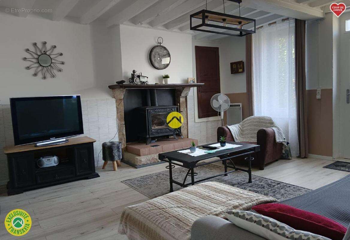 Maison à LE BOURG-D'HEM