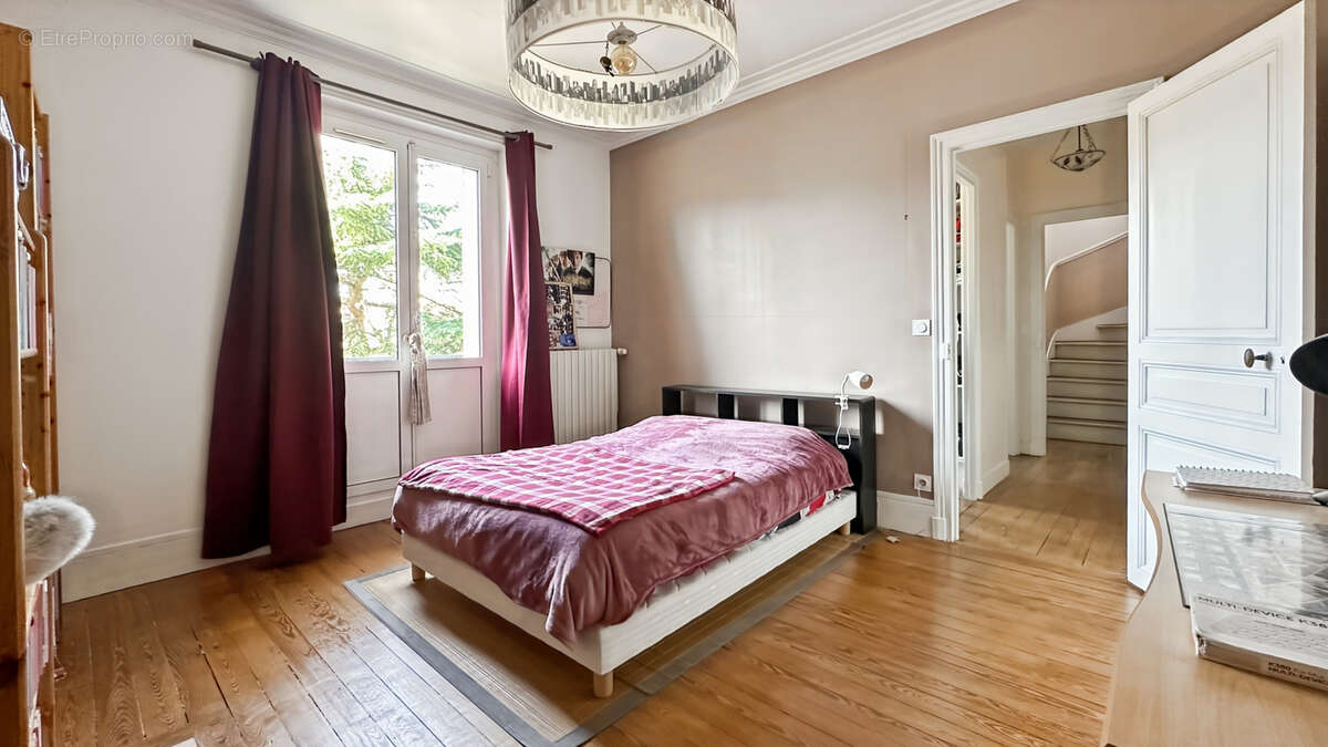 Maison à CORBEIL-ESSONNES