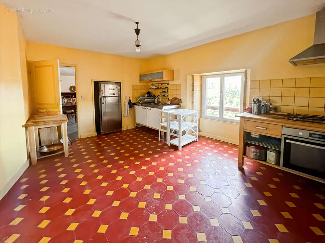 CHAMELET Appartement  T3 à aménager  78.83 m² - photo 2