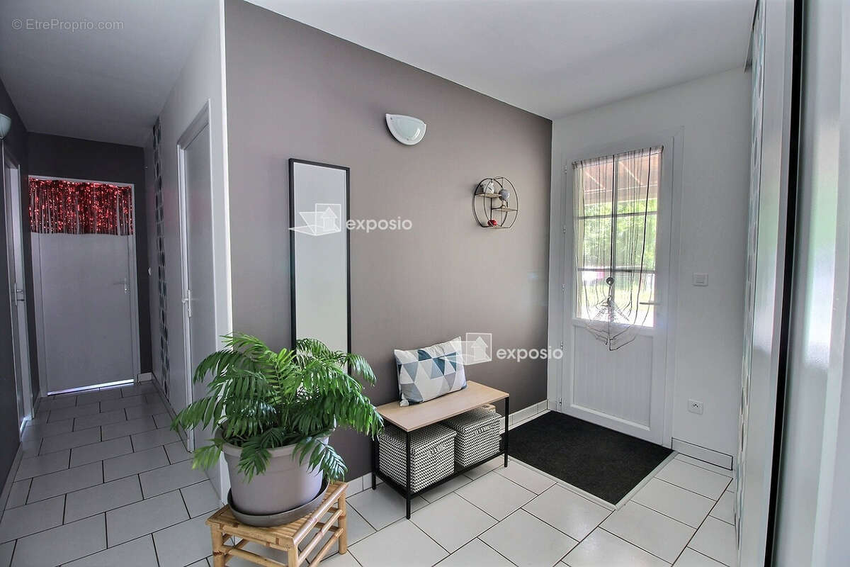 Maison à PRISSE-LA-CHARRIERE