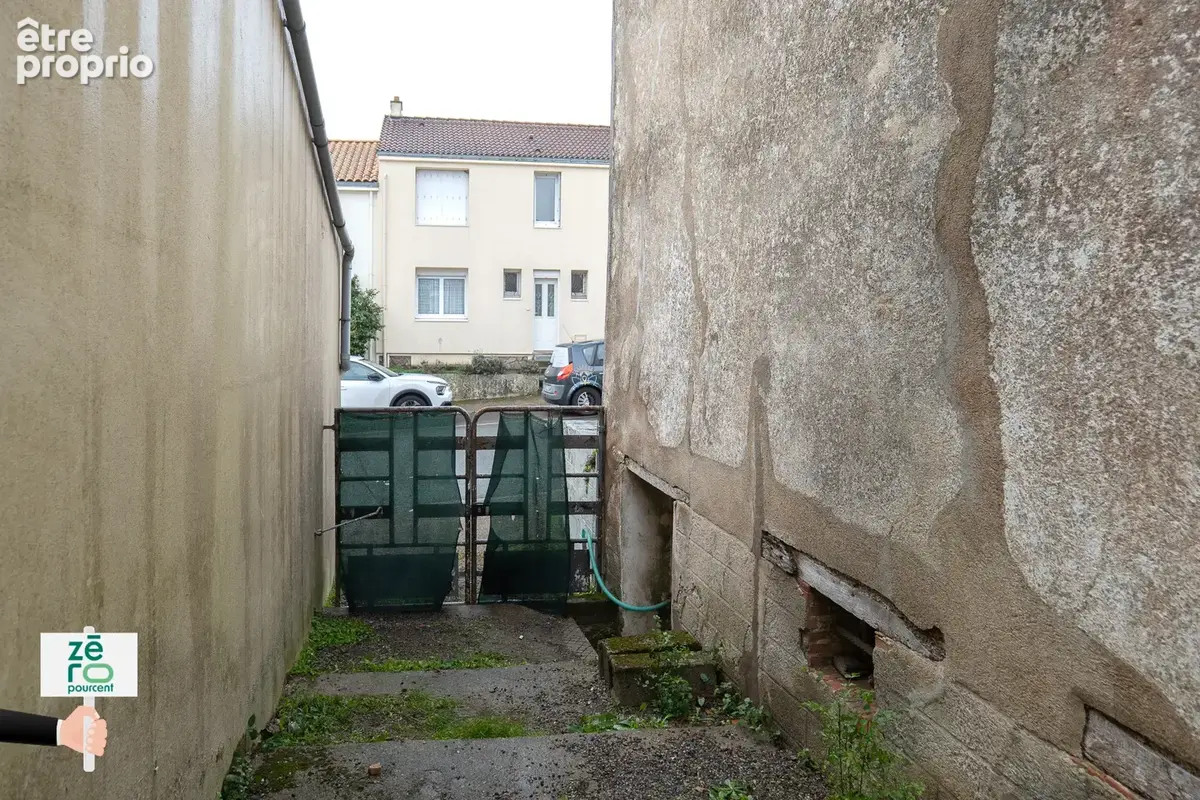 Maison à rénover au Champ-Saint-Père   Centre-bourg, jardin clos de murs, dépendance et potentiel de 2 chambre - photo 21