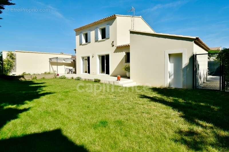 Maison à FONTVIEILLE