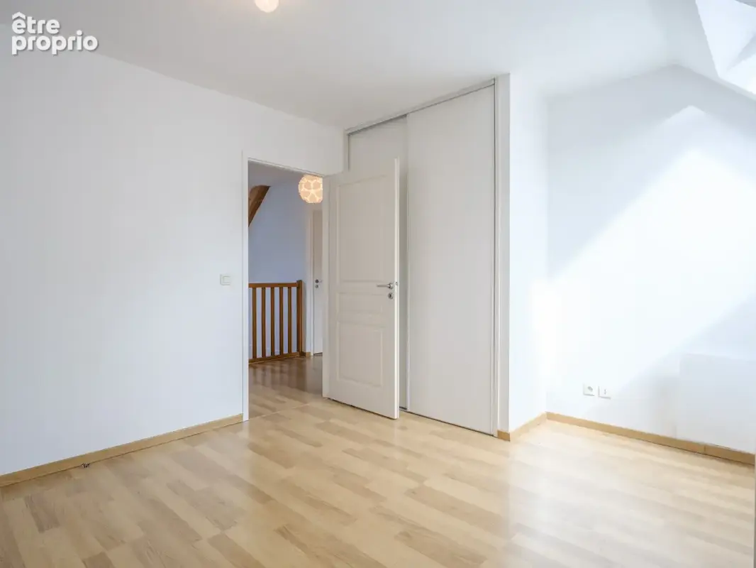 Jolie t3 duplex avec spacieuse terrasse de 38,80 m2, cave et garage - francin ! - photo 11