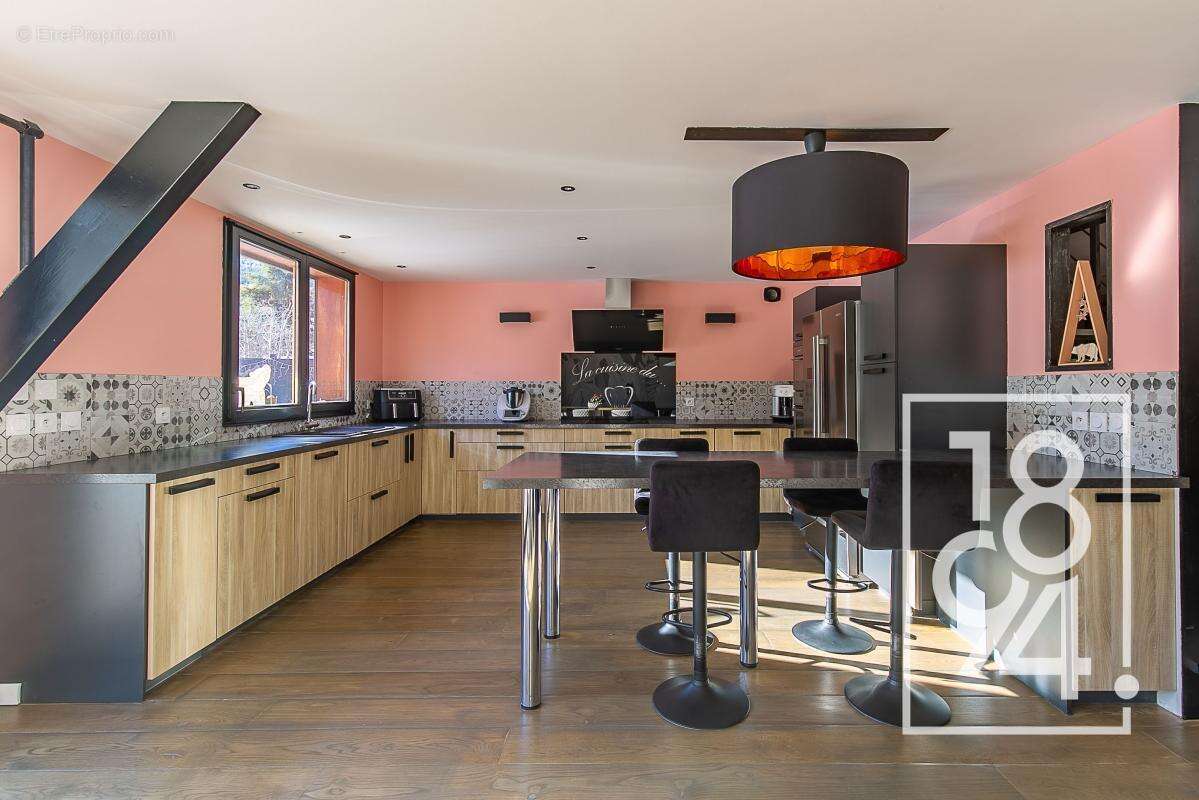 3 Maisons T11 à vendre Uvernet Fours 04 (04400)  328.93 m²  Terrasses, Jardins  - photo 12