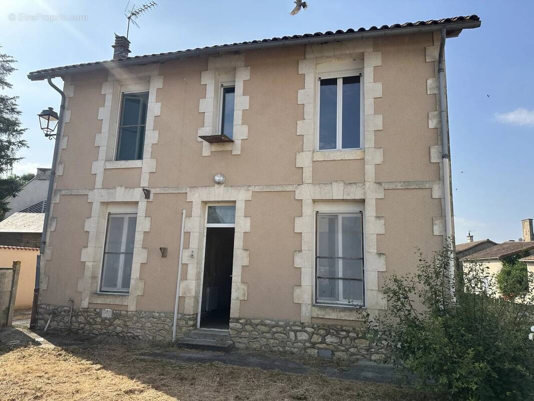 Maison à SAINT-SECONDIN