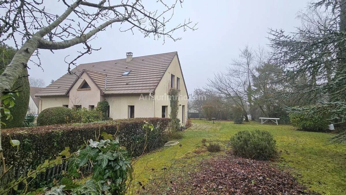 Maison à FONTENAY-LES-BRIIS