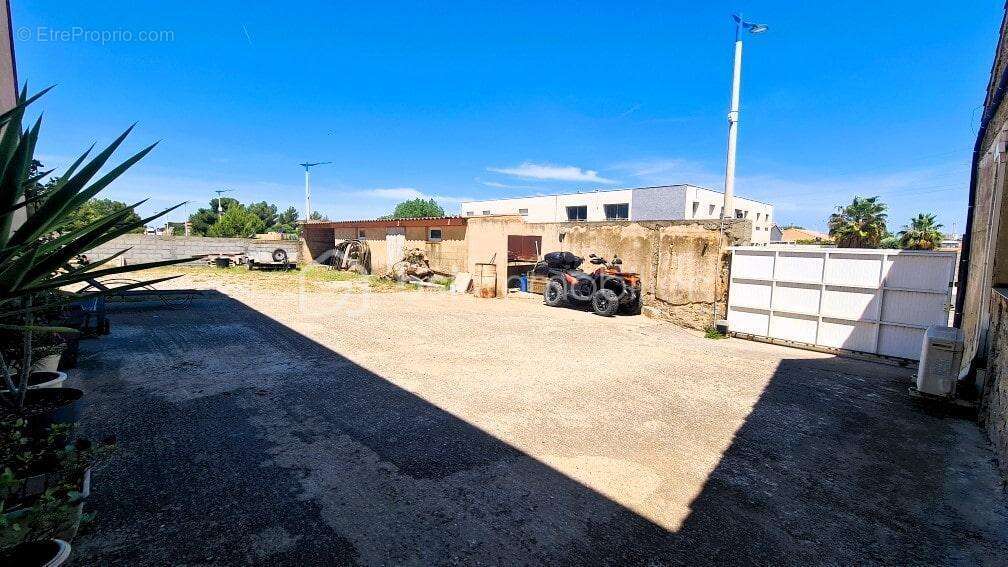 Parking à PORT-LA-NOUVELLE