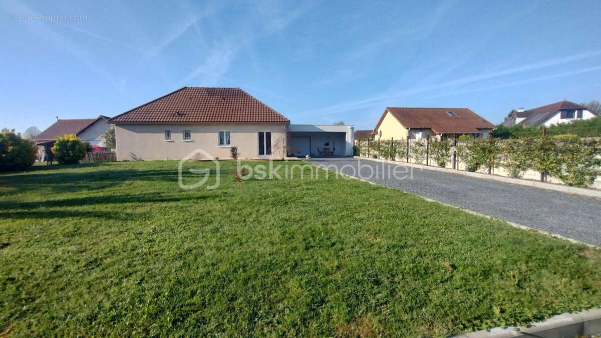 Maison à SERRES-CASTET