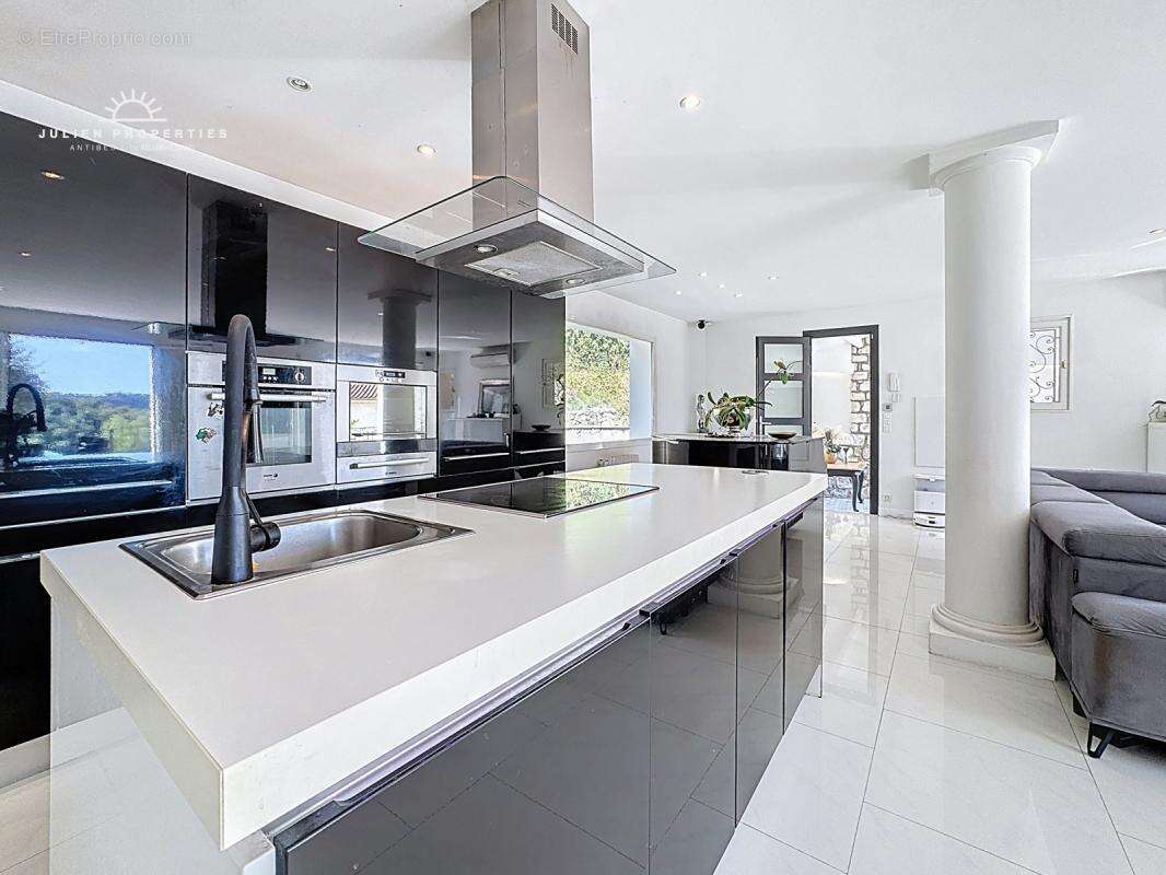 Maison à MANDELIEU-LA-NAPOULE