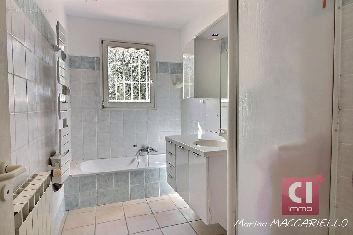 Villa 5 chambres - Pierrefeu Du Var, 7 pièces 204 m2 - photo 12