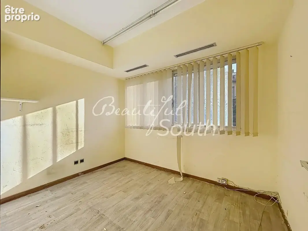 Bureaux spacieux de 162 m² à Perpignan - photo 4