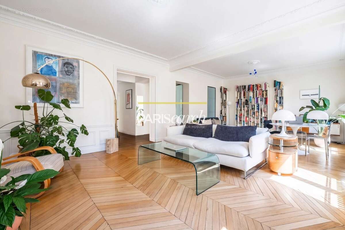 Appartement à PARIS-3E