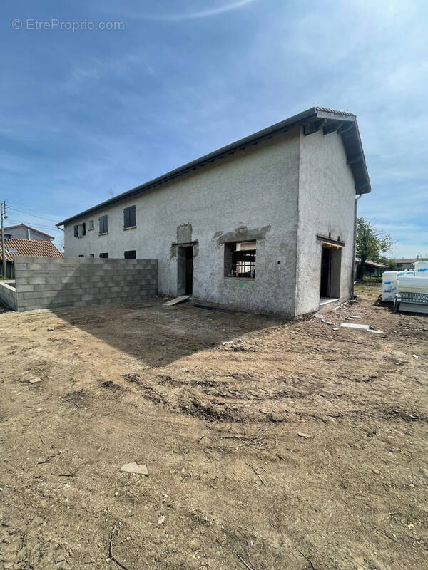 Appartement à VEAUCHE