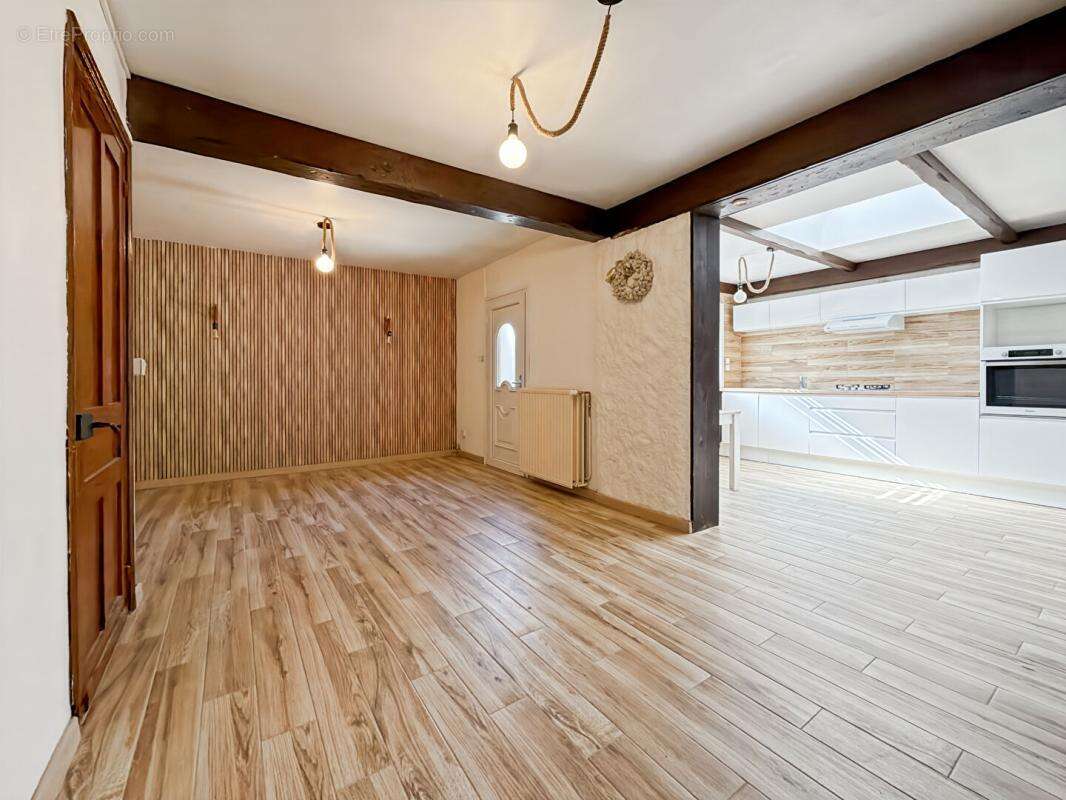 Maison à LA CHAPELLE-D'ARMENTIERES