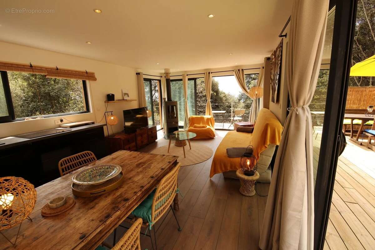 Maison à EZE