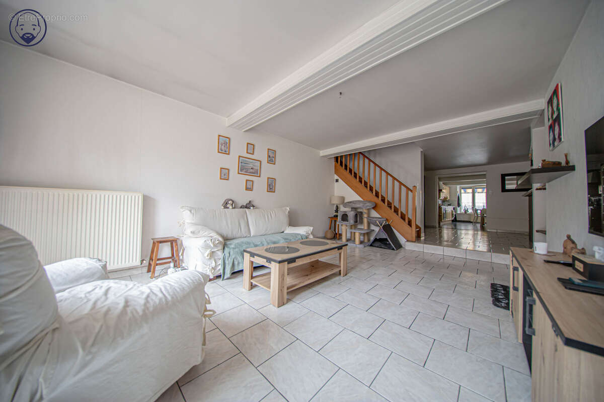 Maison à VELAINES