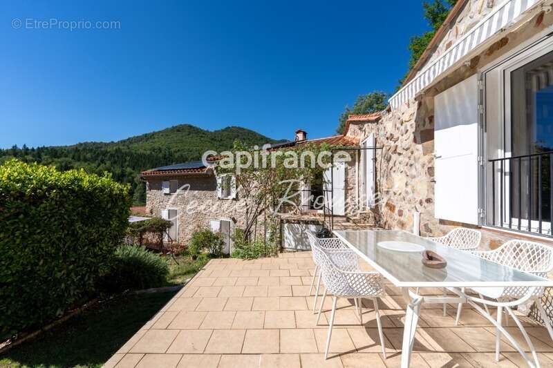 Maison à SAINT-LAURENT-DE-CERDANS