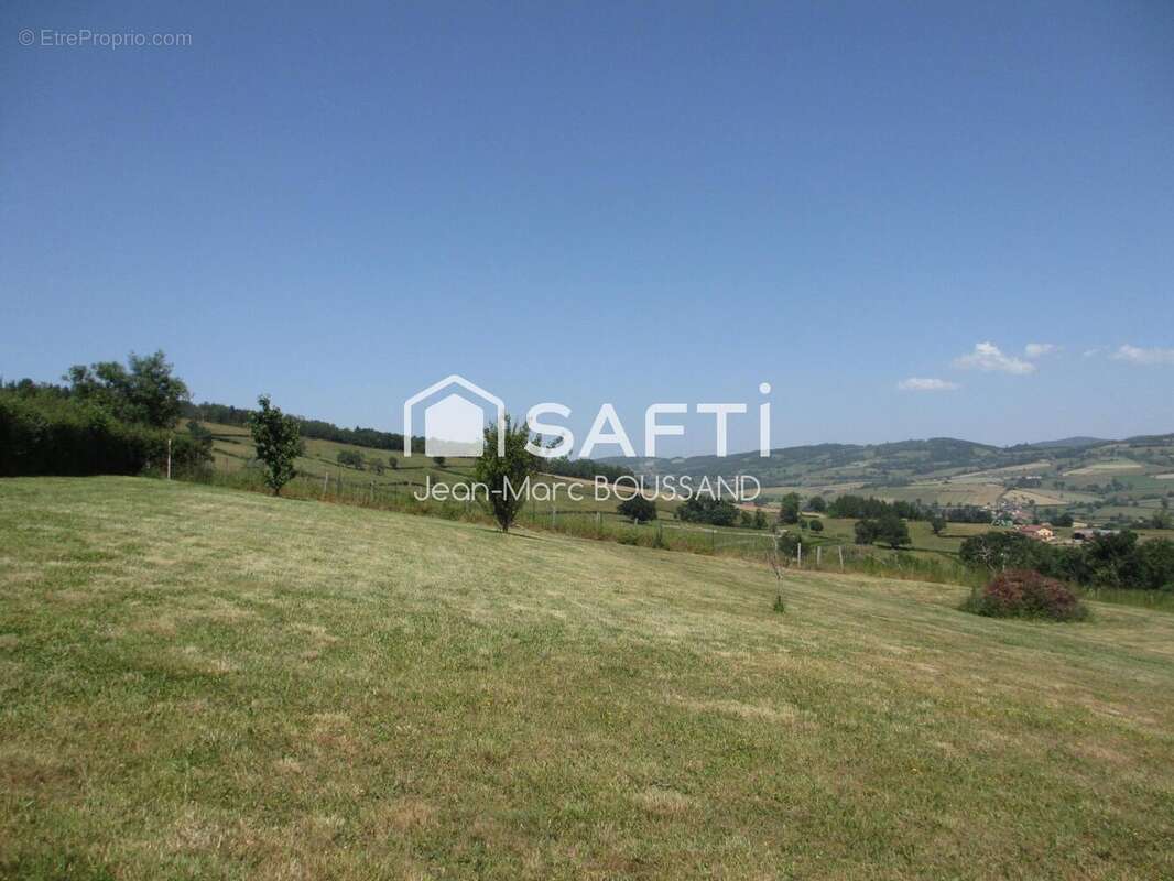 Maison 324 m² à Saint-Pierre-Le-Vieux  - photo 4