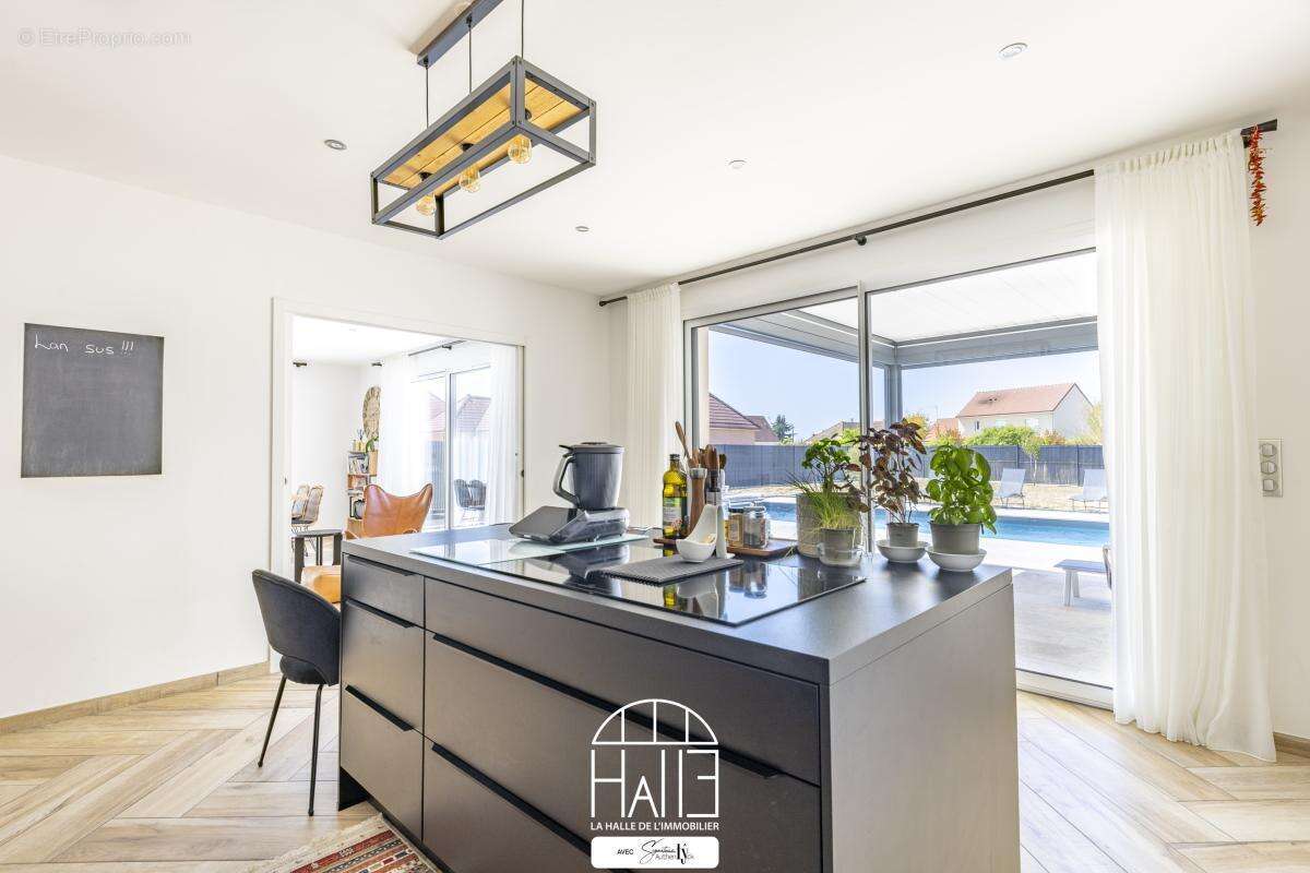 Maison 221 m² à Chateauroux  - photo 8